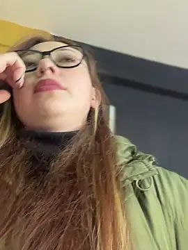 Snapshot of Sofii_gold chatting on March 12, 2025, 12:31 am Sofii gold online show from March 12, 2025, 12:31 am