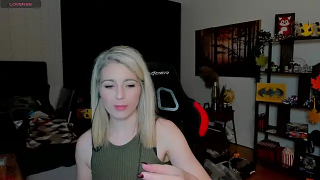 Lisaonthemoon online show from November 1, 2025, 11:42 pm