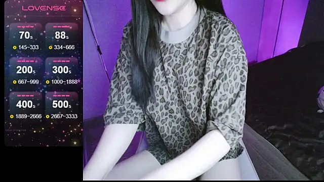  Viviann  online show from March 11, 2025, 4:18 pm