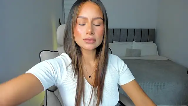Snapshot of AndreaMartini chatting on February 22, 2025, 12:05 am AndreaMartini online show from February 22, 2025, 12:05 am