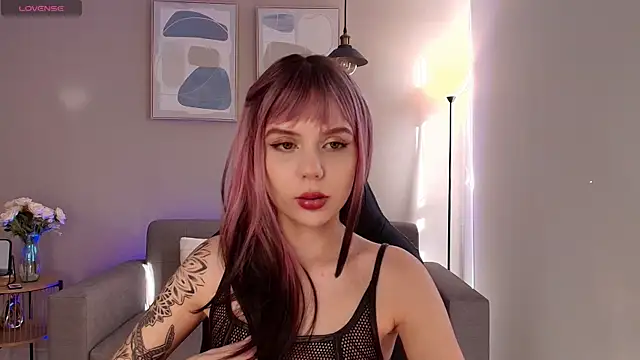 Snapshot of MirandaShaw chatting on September 19, 2025, 8:46 pm MirandaShaw online show from September 19, 2025, 8:46 pm