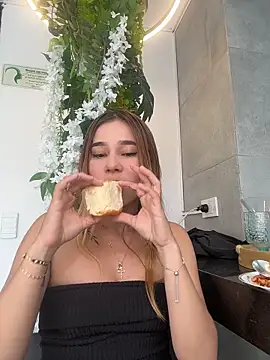 Snapshot of Lezy_ chatting on December 1, 2025, 7:37 pm Lezy online show from December 1, 2025, 7:37 pm