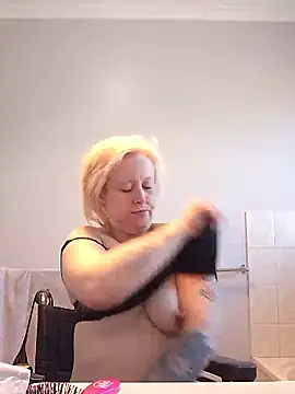 Snapshot of mollymay69 chatting on January 12, 2026, 1:56 am mollymay69 online show from January 12, 2026, 1:56 am
