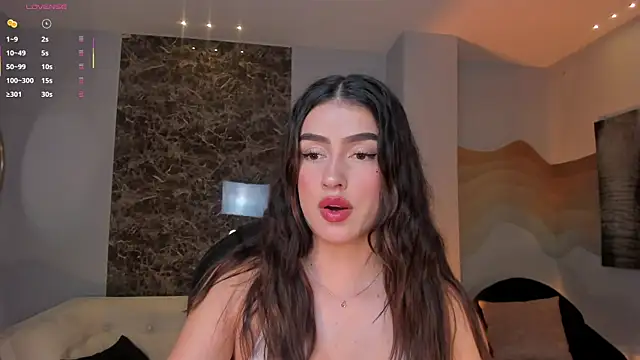 PaulinaSantos  online show from May 28, 2026, 8:04 pm