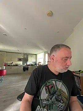 LondonTeffy online show from April 9, 2026, 8:42 am