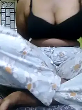 Snapshot of Tamilpriya46 chatting on October 21, 2025, 4:50 pm Tamilpriya46 online show from October 21, 2025, 4:50 pm