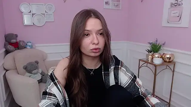 LucySkilar online show from December 15, 2025, 6:19 am