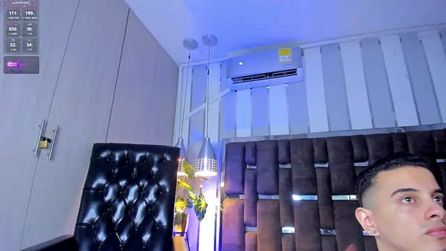 Maximo   online show from September 24, 2025, 9:32 pm