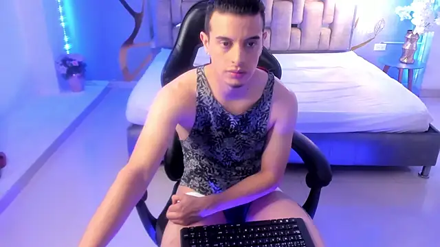 Maximo   online show from September 19, 2025, 9:41 pm