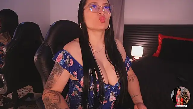 Snapshot of leslie_k chatting on December 17, 2025, 10:42 am leslie k online show from December 17, 2025, 10:42 am