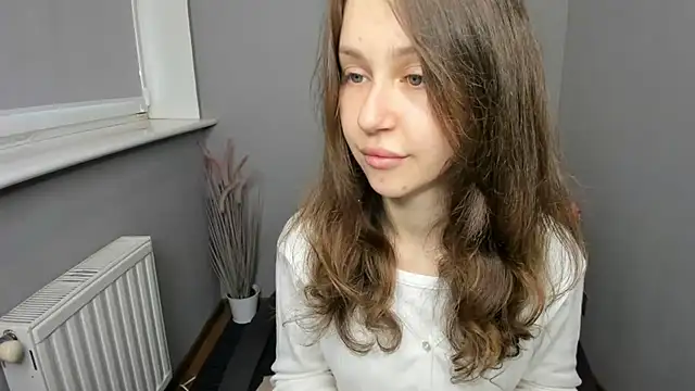 Snapshot of AfinaCutie chatting on September 20, 2025, 6:29 am AfinaCutie online show from September 20, 2025, 6:29 am