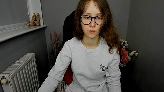 Snapshot of AfinaCutie chatting on February 2, 2025, 7:20 am AfinaCutie online show from February 2, 2025, 7:20 am