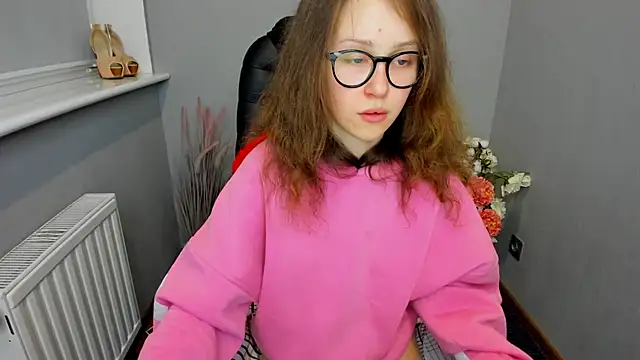 Snapshot of AfinaCutie chatting on January 16, 2025, 1:47 pm AfinaCutie online show from January 16, 2025, 1:47 pm