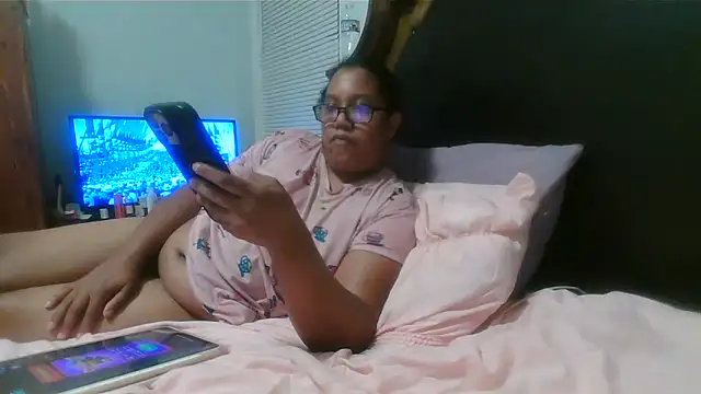 Snapshot of ebonyred chatting on April 28, 2026, 2:10 am ebonyred online show from April 28, 2026, 2:10 am