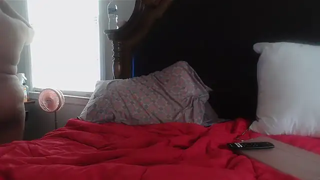 ebonyred online show from April 22, 2026, 1:51 pm