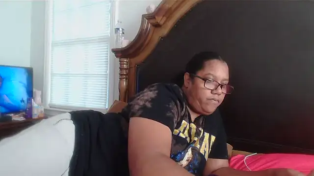 Snapshot of ebonyred chatting on November 6, 2025, 8:13 pm ebonyred online show from November 6, 2025, 8:13 pm