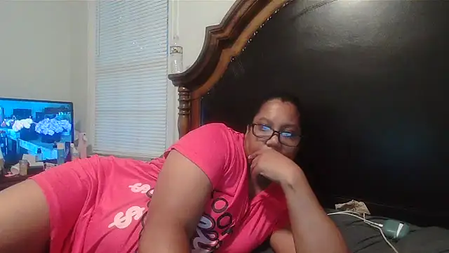 Snapshot of ebonyred chatting on September 18, 2025, 10:46 pm ebonyred online show from September 18, 2025, 10:46 pm