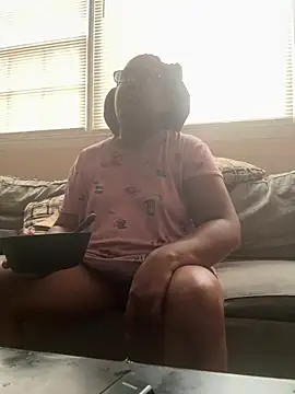 ebonyred online show from February 15, 2026, 2:05 pm