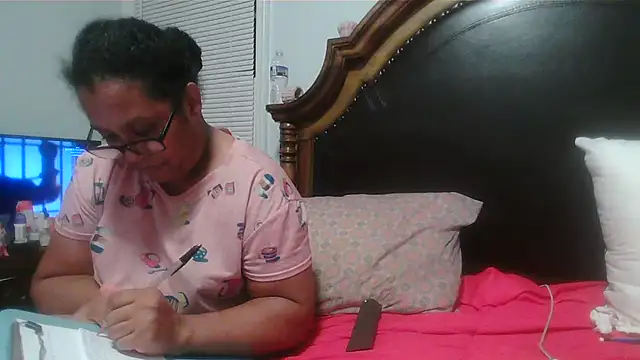 ebonyred online show from April 7, 2026, 12:23 am