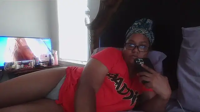 Snapshot of ebonyred chatting on October 6, 2025, 1:45 pm ebonyred online show from October 6, 2025, 1:45 pm