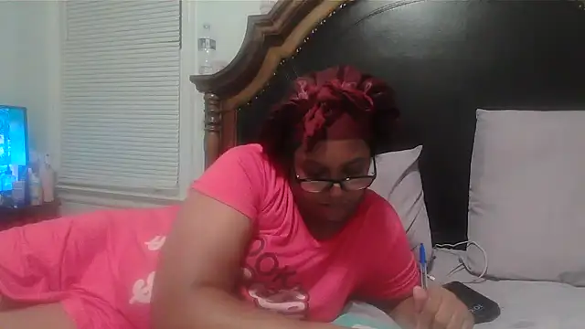 Snapshot of ebonyred chatting on October 1, 2025, 2:06 am ebonyred online show from October 1, 2025, 2:06 am