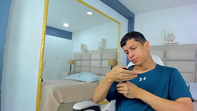 Snapshot of AgarEvans chatting on December 18, 2025, 4:39 am AgarEvans online show from December 18, 2025, 4:39 am