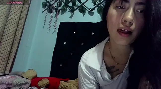 sylvana 19 online show from February 15, 2025, 7:49 am