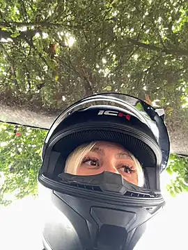 nicole valencia  online show from February 16, 2025, 5:26 pm