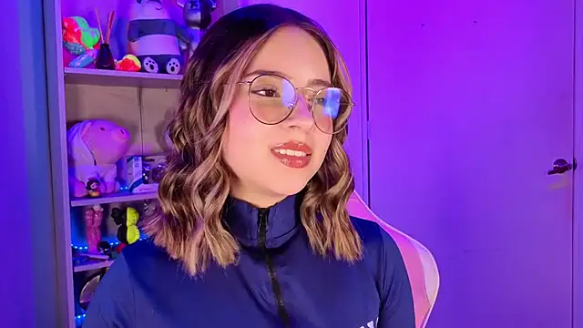 EmilyMiller  online show from May 16, 2026, 3:22 pm