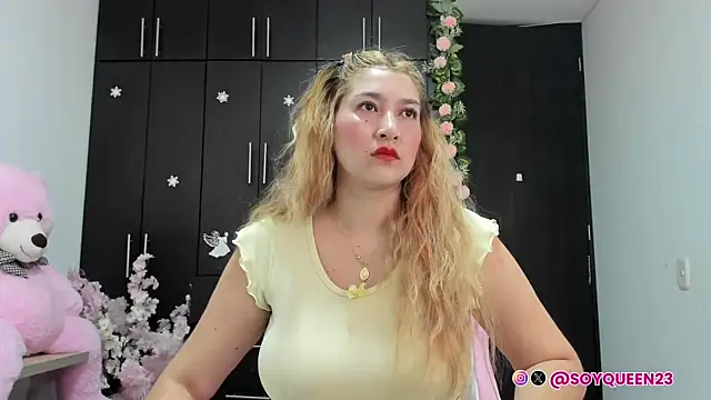 Snapshot of Soyqueen chatting on October 16, 2025, 5:38 am Soyqueen online show from October 16, 2025, 5:38 am