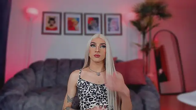Snapshot of Taylor__foxxx chatting on September 9, 2025, 5:06 am Taylor foxxx online show from September 9, 2025, 5:06 am