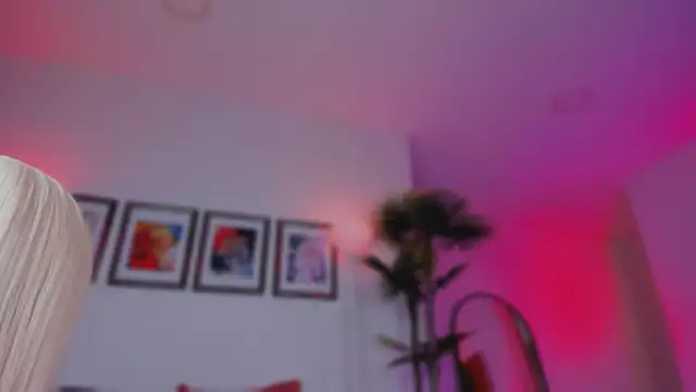 Taylor  foxxx online show from November 5, 2025, 5:10 am