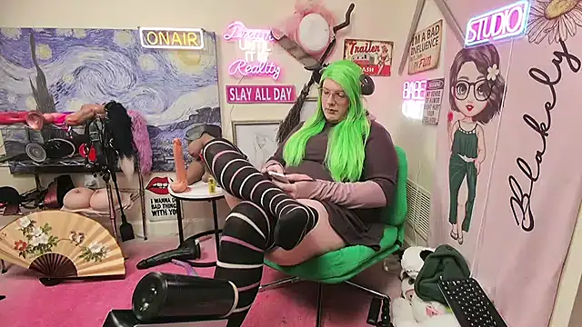 Blakelytgirl online show from February 4, 2026, 4:57 pm