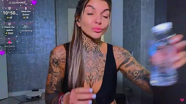 Snapshot of tattooedBabyy chatting on February 4, 2025, 1:06 pm tattooedBabyy online show from February 4, 2025, 1:06 pm