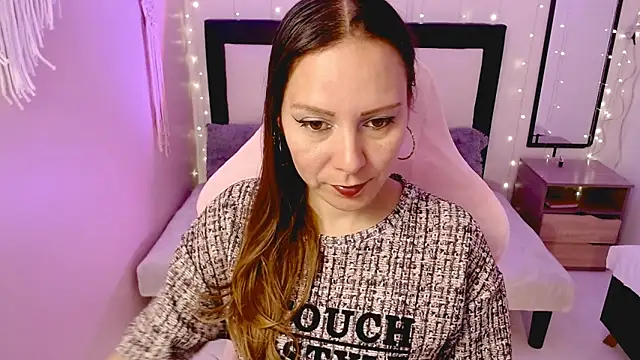 Snapshot of camila_delarosa chatting on May 5, 2026, 4:32 pm camila delarosa online show from May 5, 2026, 4:32 pm
