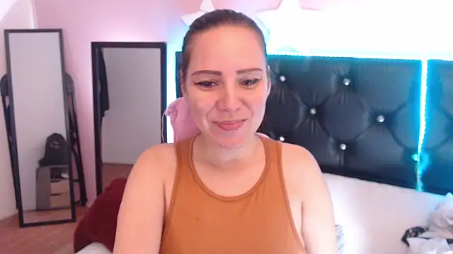 camila delarosa online show from November 16, 2025, 12:32 pm