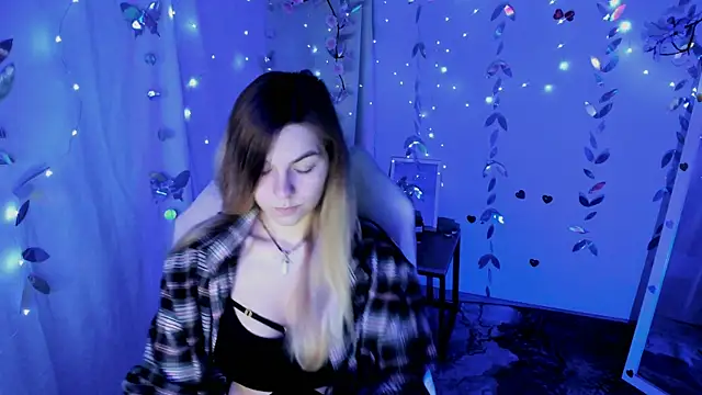 Snapshot of Sweet_me_ chatting on May 4, 2026, 4:27 am Sweet me online show from May 4, 2026, 4:27 am