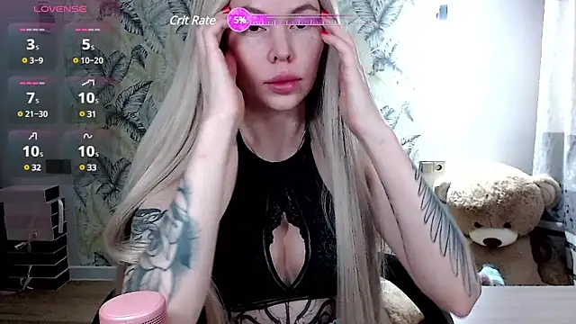 Snapshot of Marmalade_Fox chatting on February 5, 2025, 1:37 am Marmalade Fox online show from February 5, 2025, 1:37 am