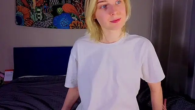 Crayzy Luv online show from March 29, 2026, 2:35 am