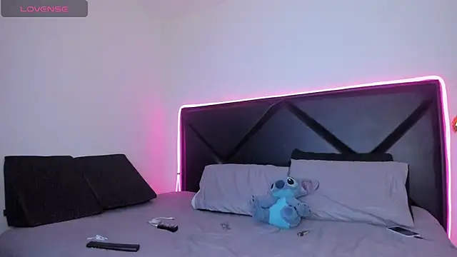 ScarlettAndClark online show from March 3, 2026, 2:40 am