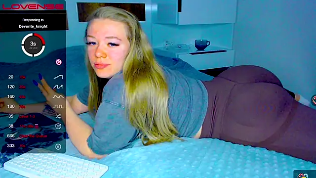 kitti kaattt online show from October 19, 2025, 3:31 am