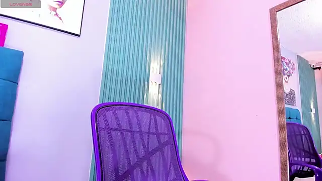 Snapshot of AichaBrown chatting on January 15, 2026, 4:05 am AichaBrown online show from January 15, 2026, 4:05 am