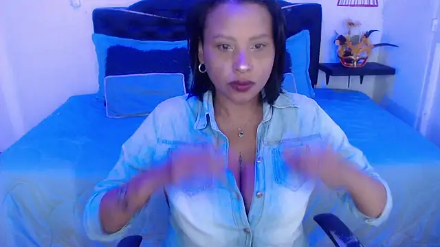 Snapshot of Dominik_girl chatting on September 12, 2025, 8:52 pm Dominik girl online show from September 12, 2025, 8:52 pm