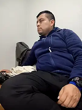 Snapshot of Potro23hotzen chatting on January 3, 2025, 9:05 pm Potro23hotzen online show from January 3, 2025, 9:05 pm