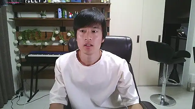 Snapshot of IroManager chatting on October 2, 2025, 12:41 pm IroManager online show from October 2, 2025, 12:41 pm