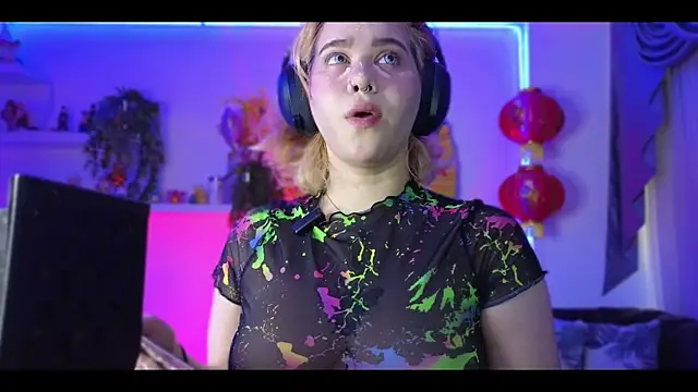 albaismynameX online show from November 12, 2025, 12:20 pm