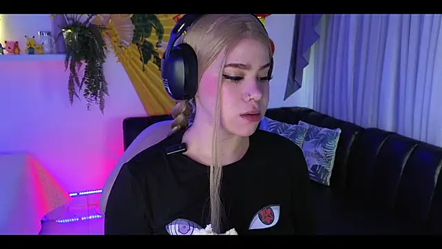 albaismynameX online show from November 18, 2025, 12:08 pm