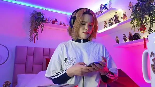 albaismynameX online show from November 3, 2025, 12:20 pm