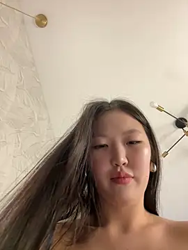 Snapshot of Aiko_Yumi chatting on December 4, 2024, 5:16 pm Aiko Yumi online show from December 4, 2024, 5:16 pm