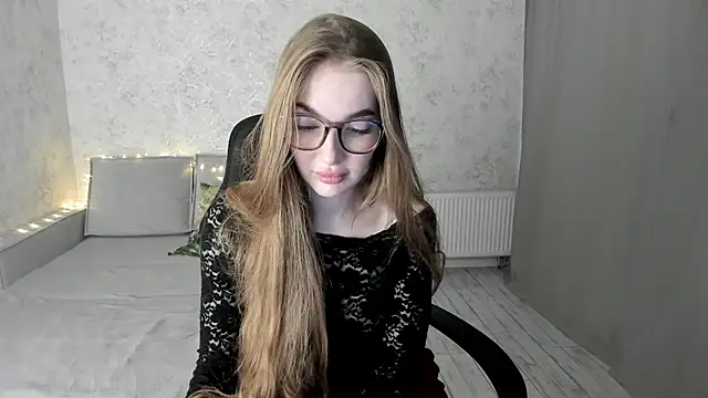 Snapshot of LissaCain chatting on November 12, 2025, 4:49 am LissaCain online show from November 12, 2025, 4:49 am